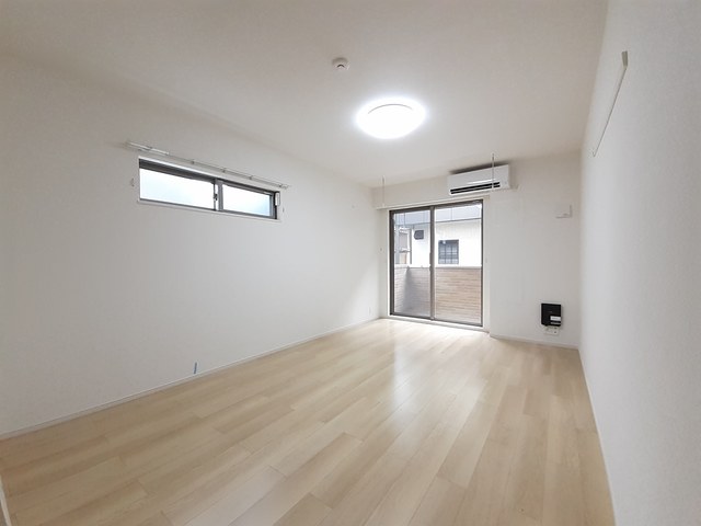 居室・リビング　8帖の広々としたリビング♪