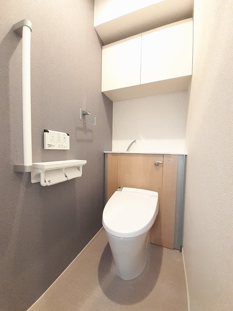 トイレ　温水洗浄便座付き♪