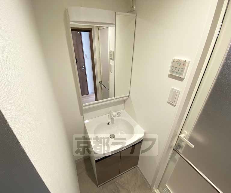 洗面設備　シンプルな洗面所です。