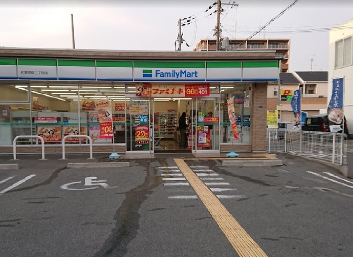 コンビニ　ファミリーマート　阿保（コンビニ）まで400m