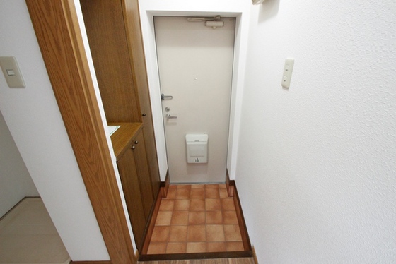 玄関　※別号室の写真です。