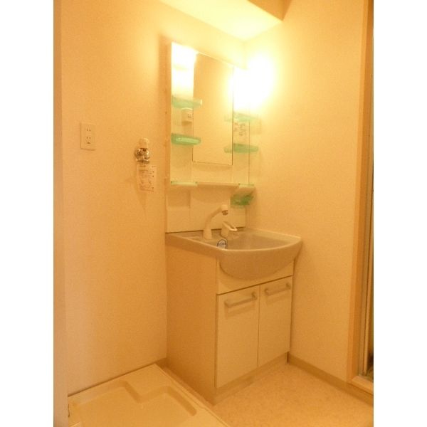 洗面設備　独立洗面台あり、毎朝おしゃれに忙しい女性の方におすすめです