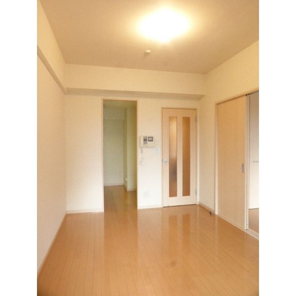 居室・リビング　こちらの居間で趣味の時間をお楽しみください