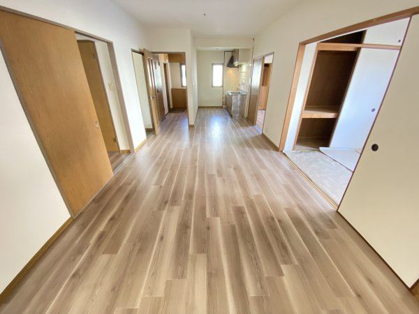 居室・リビング　床を張り替えました？１４畳の広々ＬＤＫ？