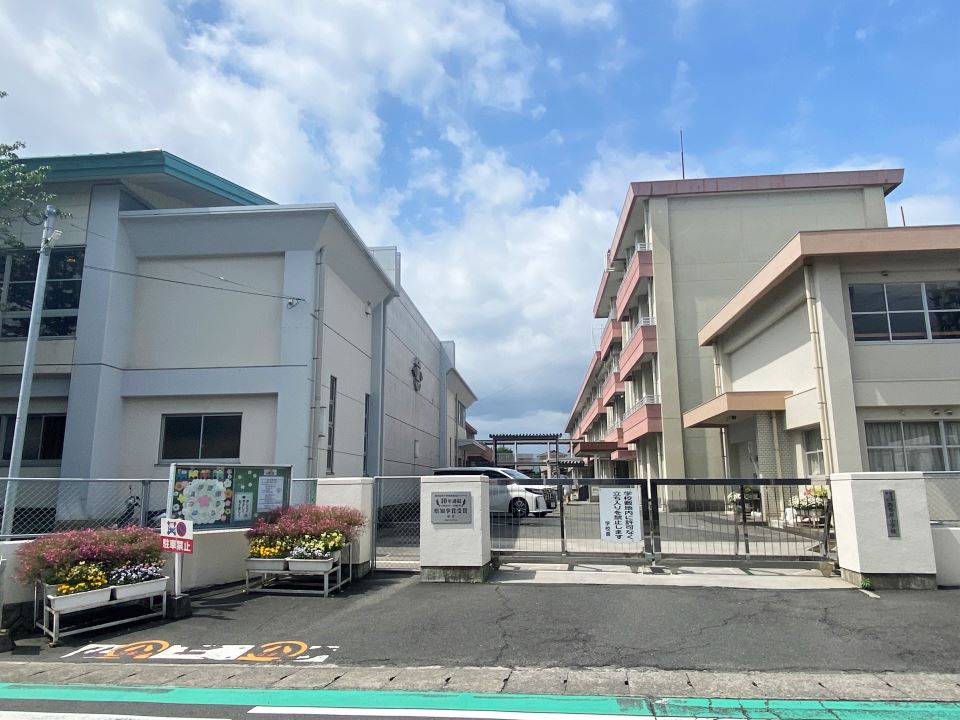 小学校　西紫原小学校（小学校）まで750m