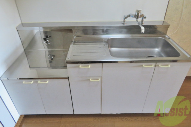 キッチン　キッチンは切る所もあり使いやすそうです。