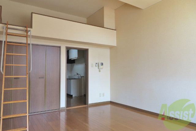 その他部屋・スペース　ロフトがあり寝室を居住スペースと分けられます。