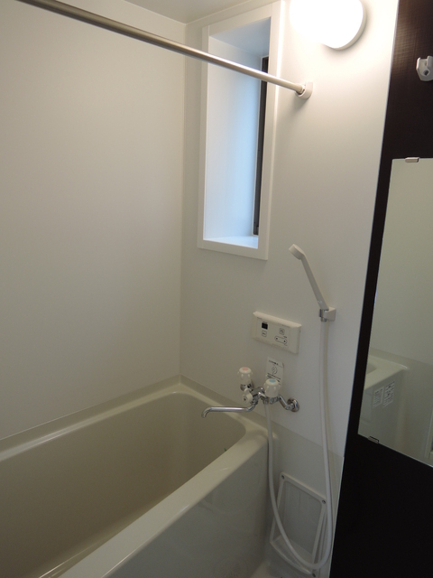 バス・シャワールーム　雨の日も便利な浴室乾燥機付きバス♪