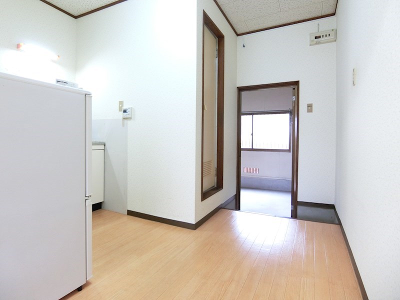 居室・リビング　キッチン２