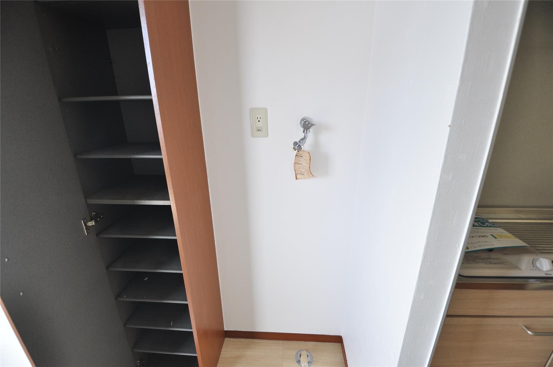 洗面設備　洗濯機置き場