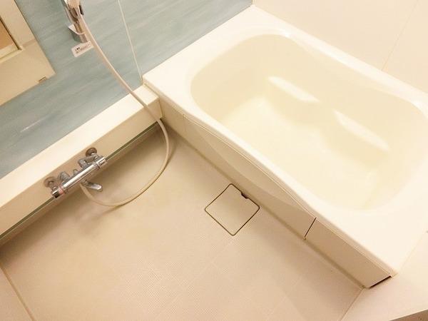 バス・シャワールーム　浴室乾燥機、追焚機能付の広々バスルーム！