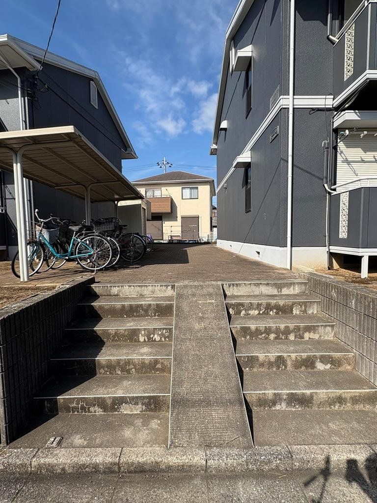 エントランス　来訪者の分かるインターホン付です！