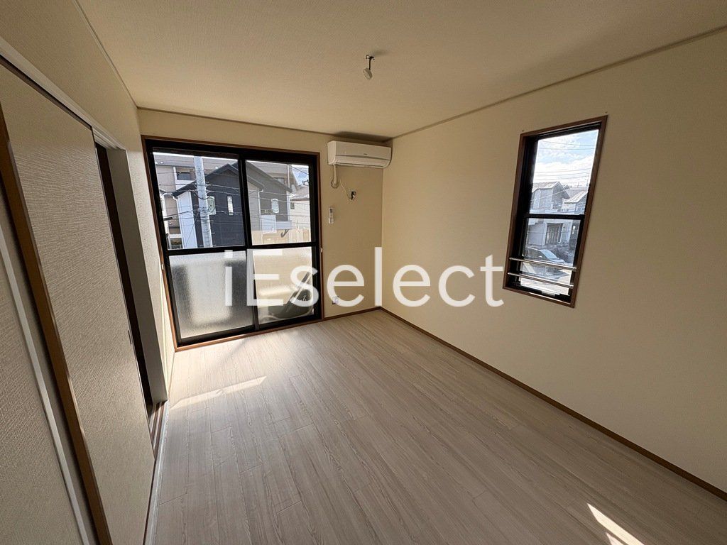 居室・リビング　2面採光の明るいリビング♪