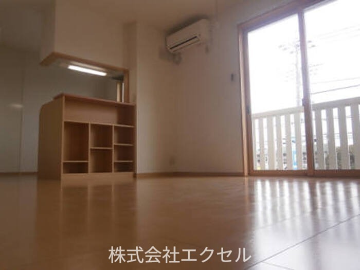 居室・リビング　エアコン完備で一年中快適にお過ごしいただけます。