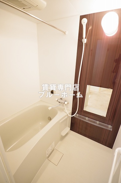 バス・シャワールーム　浴室乾燥機付き！