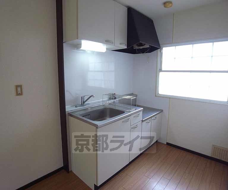 キッチン　大きなキッチンで料理も楽しくなります・