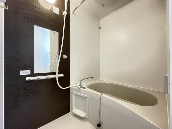 バス・シャワールーム　落ち着いた空間のお風呂です