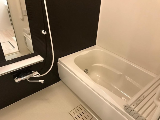 バス・シャワールーム　追い焚き・浴室乾燥機付きのお風呂です♪