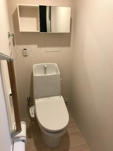 トイレ　嬉しい温水洗浄便座付き♪