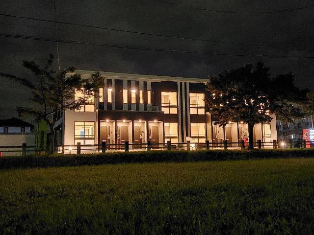 建物外観　外観写真（夜）