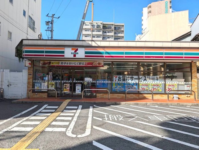 コンビニ　セブンイレブン（コンビニ）まで200m