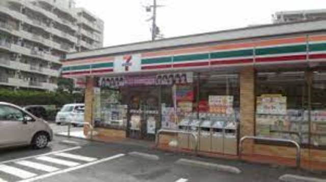 コンビニ　セブンイレブン八王子久保山1丁目店（コンビニ）まで595m