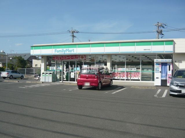 コンビニ　ファミリーマート 紫原中央店（コンビニ）まで583m