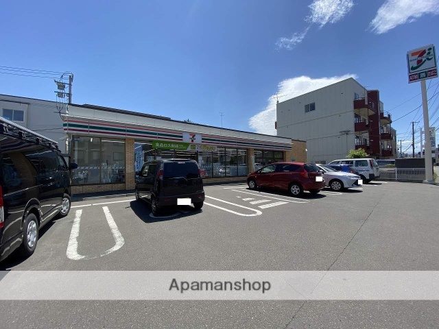 コンビニ　セブンイレブン（コンビニ）まで358m