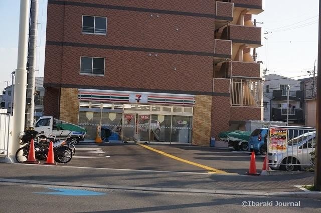 コンビニ　セブンイレブン 茨木西田中町店（コンビニ）まで200m