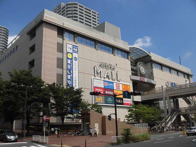 ショッピングセンター　オーロラモール東戸塚（ショッピングセンター）まで798m