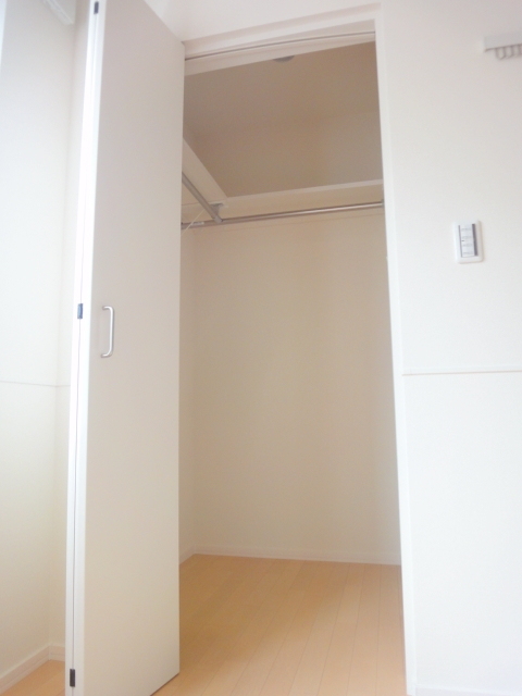 収納　★収納たっぷりウォークインクローゼットです♪　イメージ