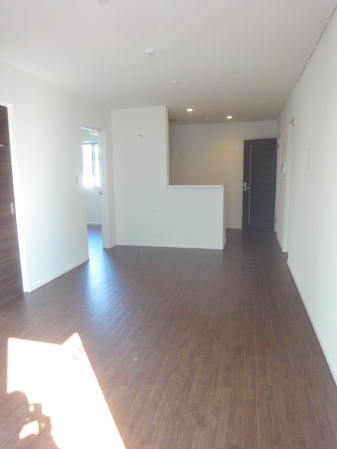 居室・リビング　★広々リビングでレイアウトも自由自在です♪　同マンション参考