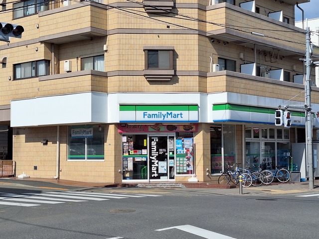コンビニ　ファミリーマート武蔵境二丁目店（コンビニ）まで610m