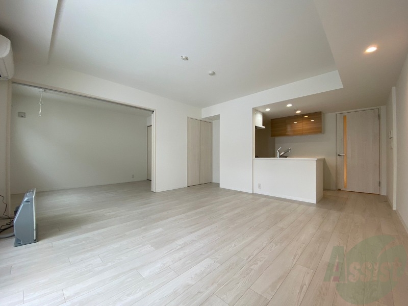 居室・リビング　広くてきれいなリビングです！快適に過ごせそうですね。