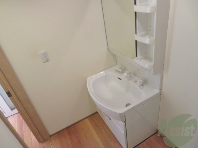 洗面設備　洗面台は独立していて使い易そうですね。きれいですね。