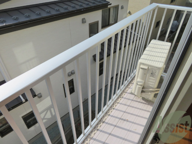 バルコニー　こちらはバルコニー。洗濯物が干せるようになっています