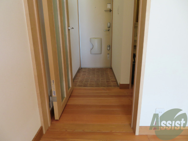 玄関　玄関の様子です。明るい印象ですね。気分もあがりそう。