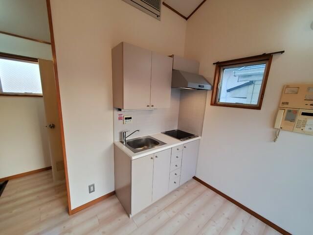 キッチン　※写真は同じマンションの違う部屋のものになります。