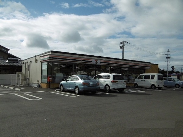 コンビニ　デイリーヤマザキ大村インター店（コンビニ）まで825m