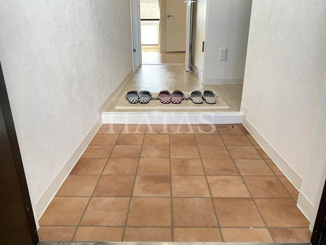 玄関　同物件別部屋です。