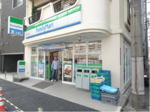 コンビニ　ファミリーマート湊二丁目店（コンビニ）まで85m