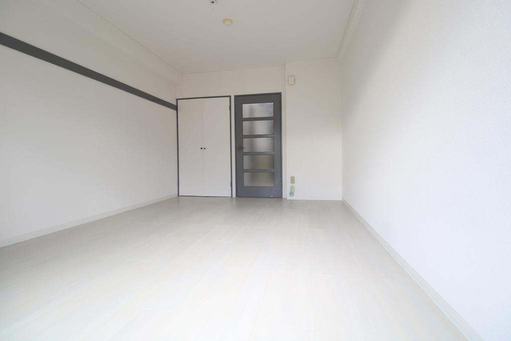 居室・リビング　お部屋によりフローリングの色は異なります。