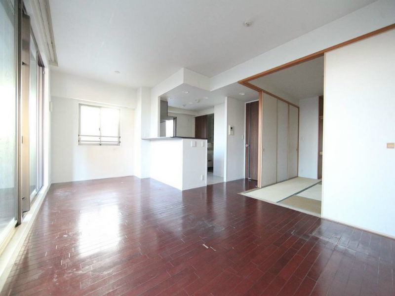 居室・リビング　LDK16帖　和室5.5帖とつなげても仕切っても使えます