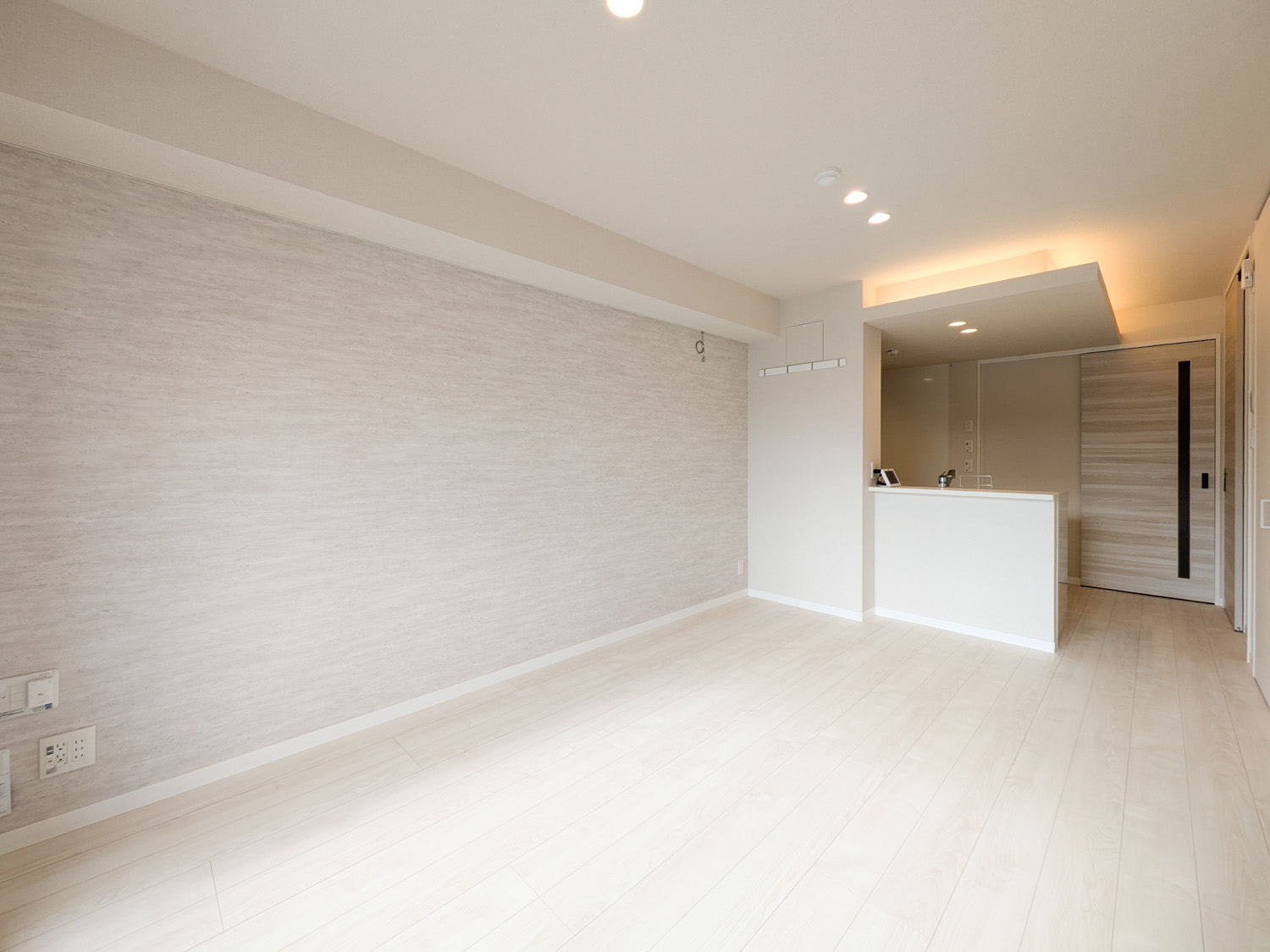 居室・リビング　広々リビングで家具のレイアウトがしやすい♪