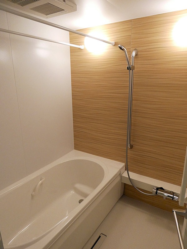 バス・シャワールーム　ゆったりバスルームには追い焚き・浴室乾燥機能付き！