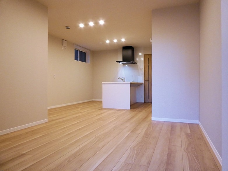 居室・リビング　１４．５帖の広々リビング♪