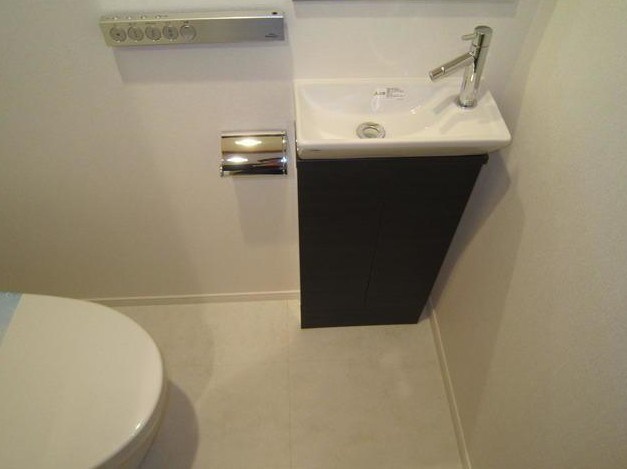 トイレ　弊社は全物件が仲介手数料半月分でご紹介可能です。