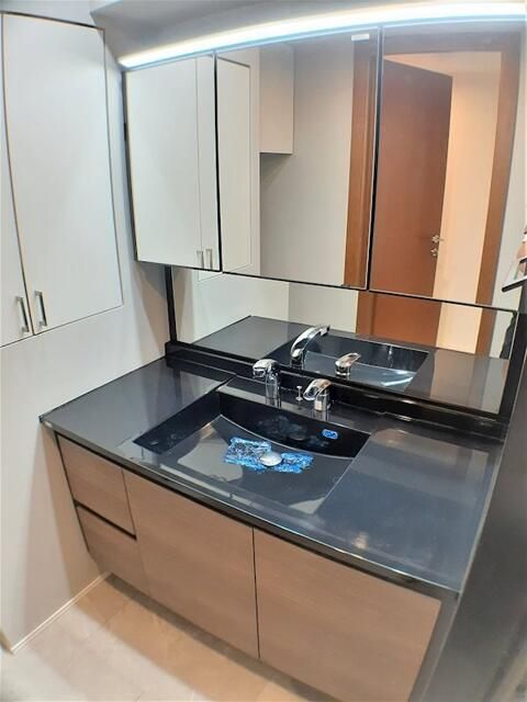 洗面設備　スペースが確保できる洗面所です