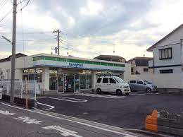 コンビニ　ファミリーマート 小浦駒井町一丁目店（コンビニ）まで783m