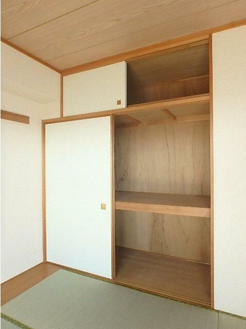 その他　和室には押入収納付き
